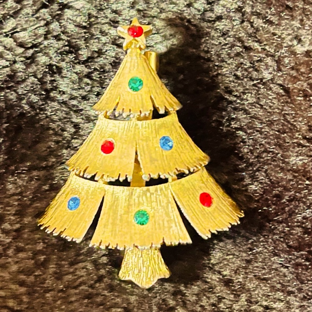Vintage 1970’s, JJ Jonette Brand, Goldetone Metal, Christmas Tree Brooch